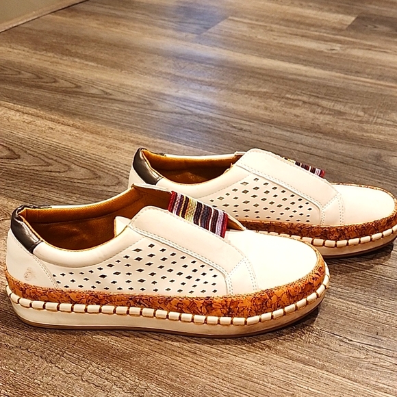 Slip on shoes - Picture 2 of 4